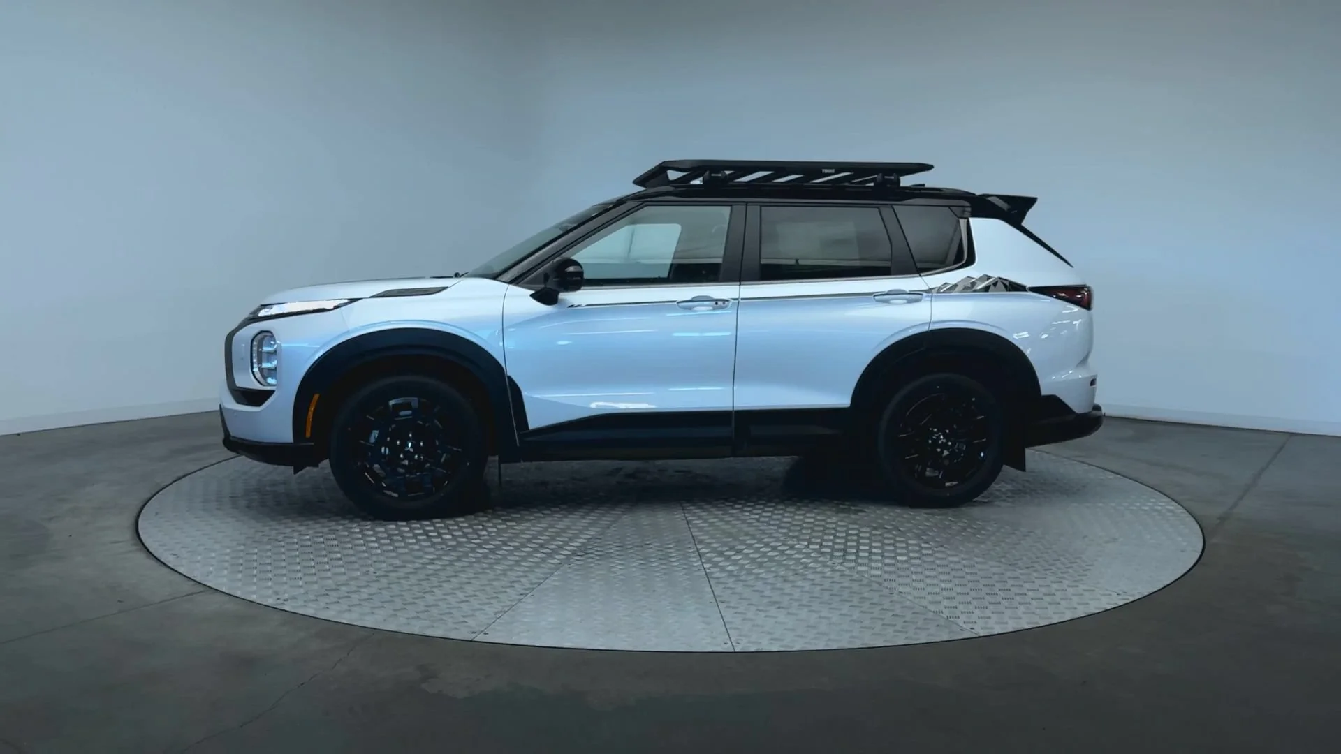 New 2026 White Diamond/Black Roof Mitsubishi Trail Edition image 5