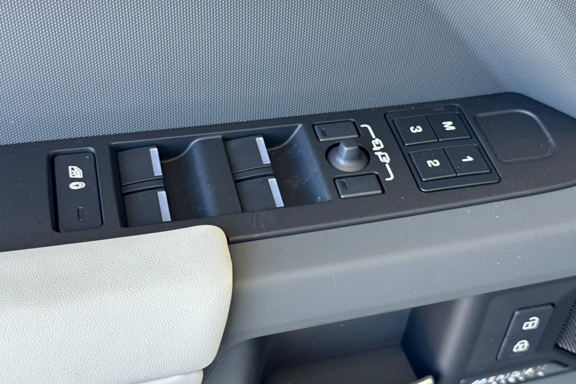 New 2026 Borasco Grey Land Rover X-Dynamic SE image 15