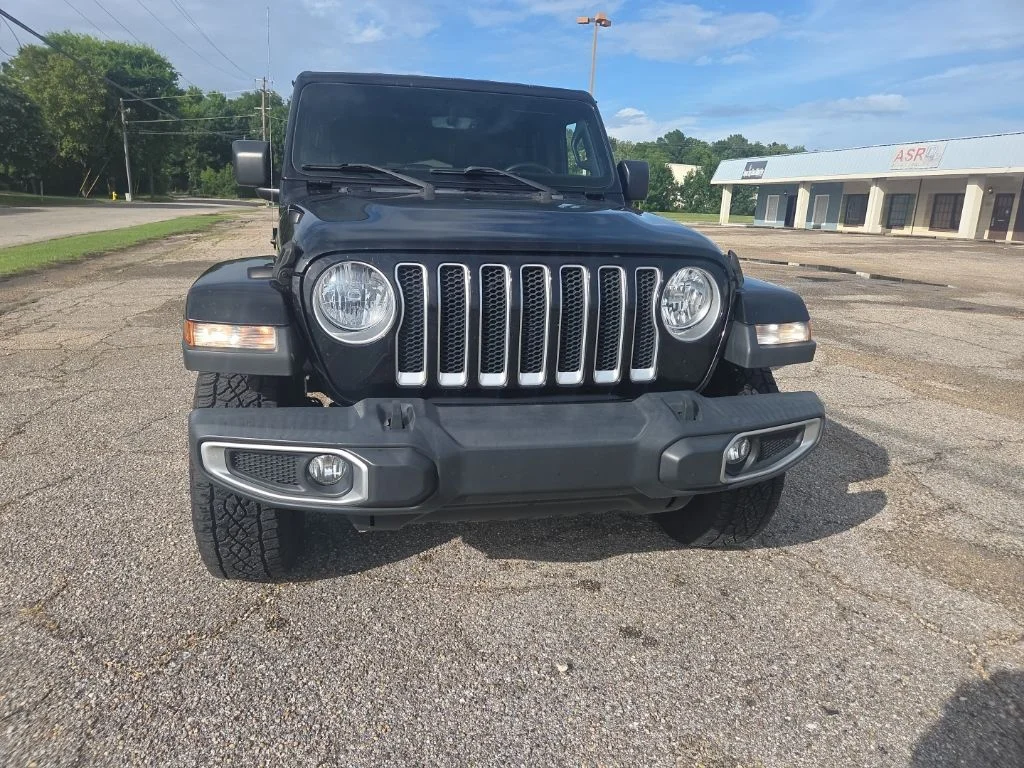Used 2018 Black Jeep Unlimited Sahara image 3