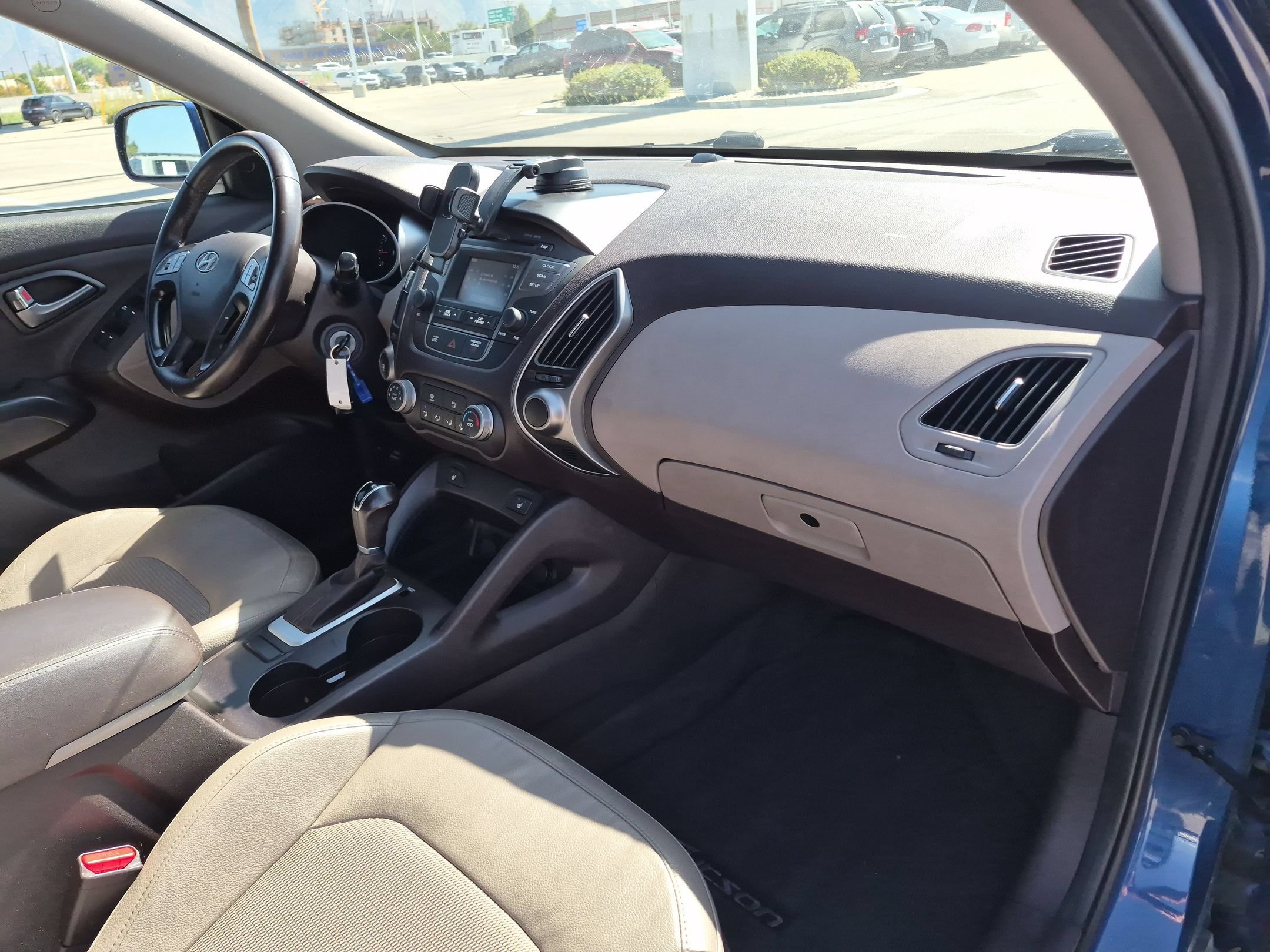Used 2014 Laguna Blue Metallic Hyundai SE image 30