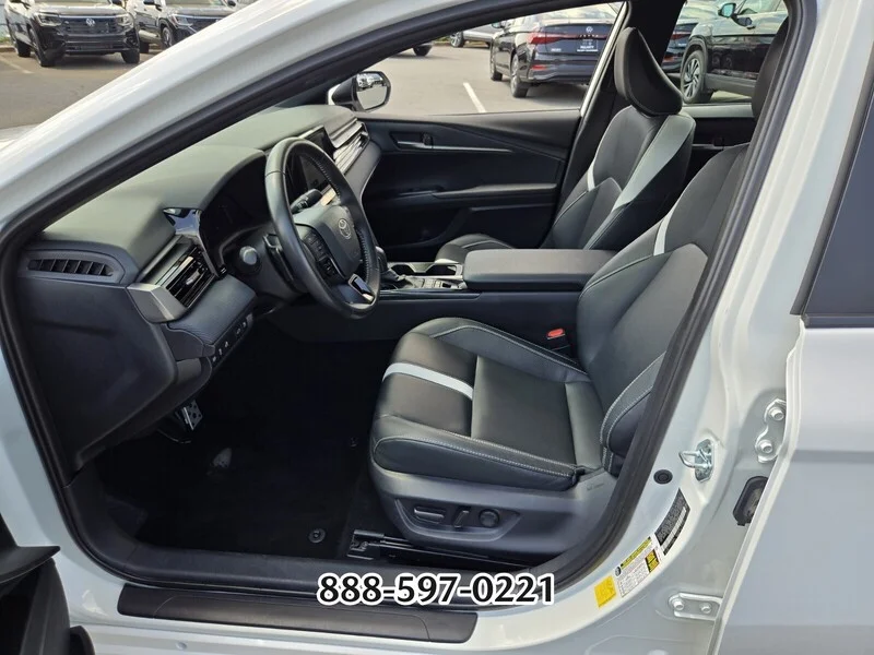 Used 2025 Ice TOYOTA SE image 10