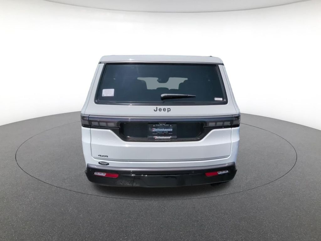New 2026 Bright White Clear-Coat Exterior Paint Jeep Limited Reserve image 9