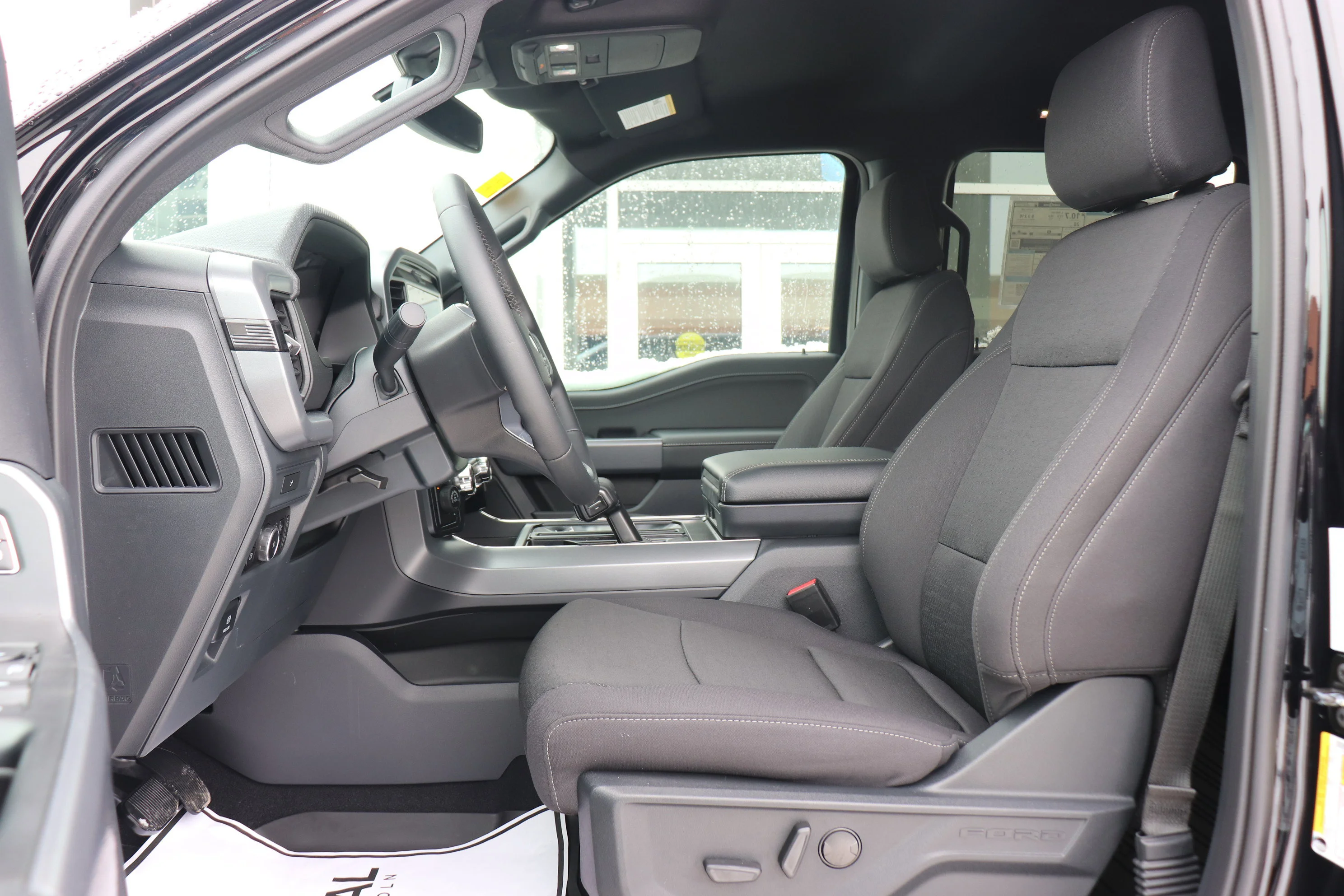 New 2026 AGATE BLACK METALLIC Ford XLT image 6