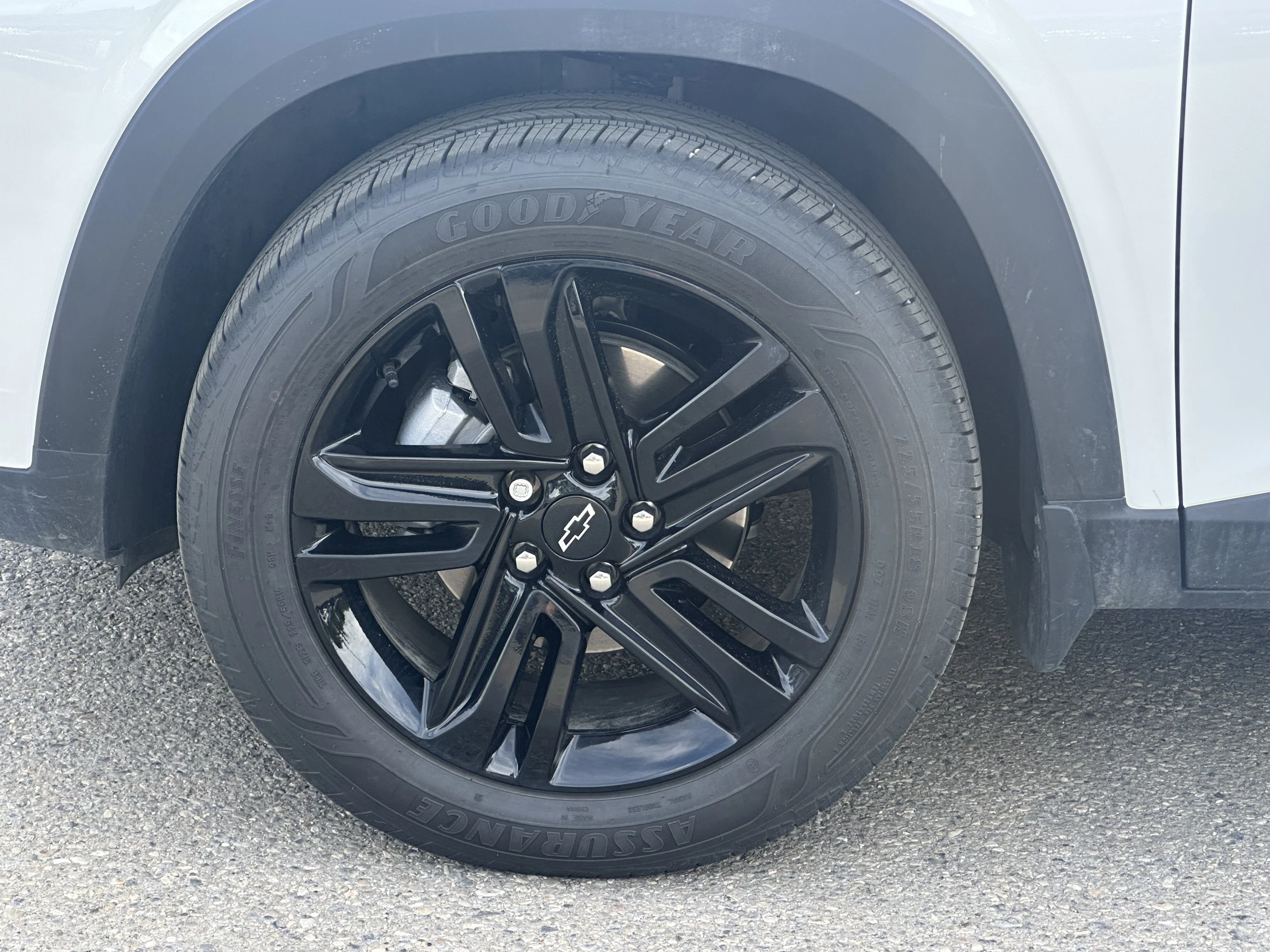 New 2026 Summit White Chevrolet ACTIV image 6