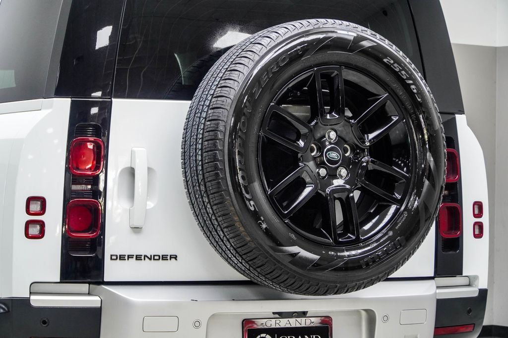 Used 2025 White Land Rover S image 15