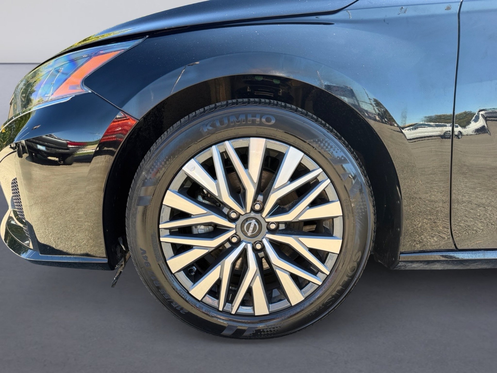 Used 2025 Super Black Nissan SV image 9