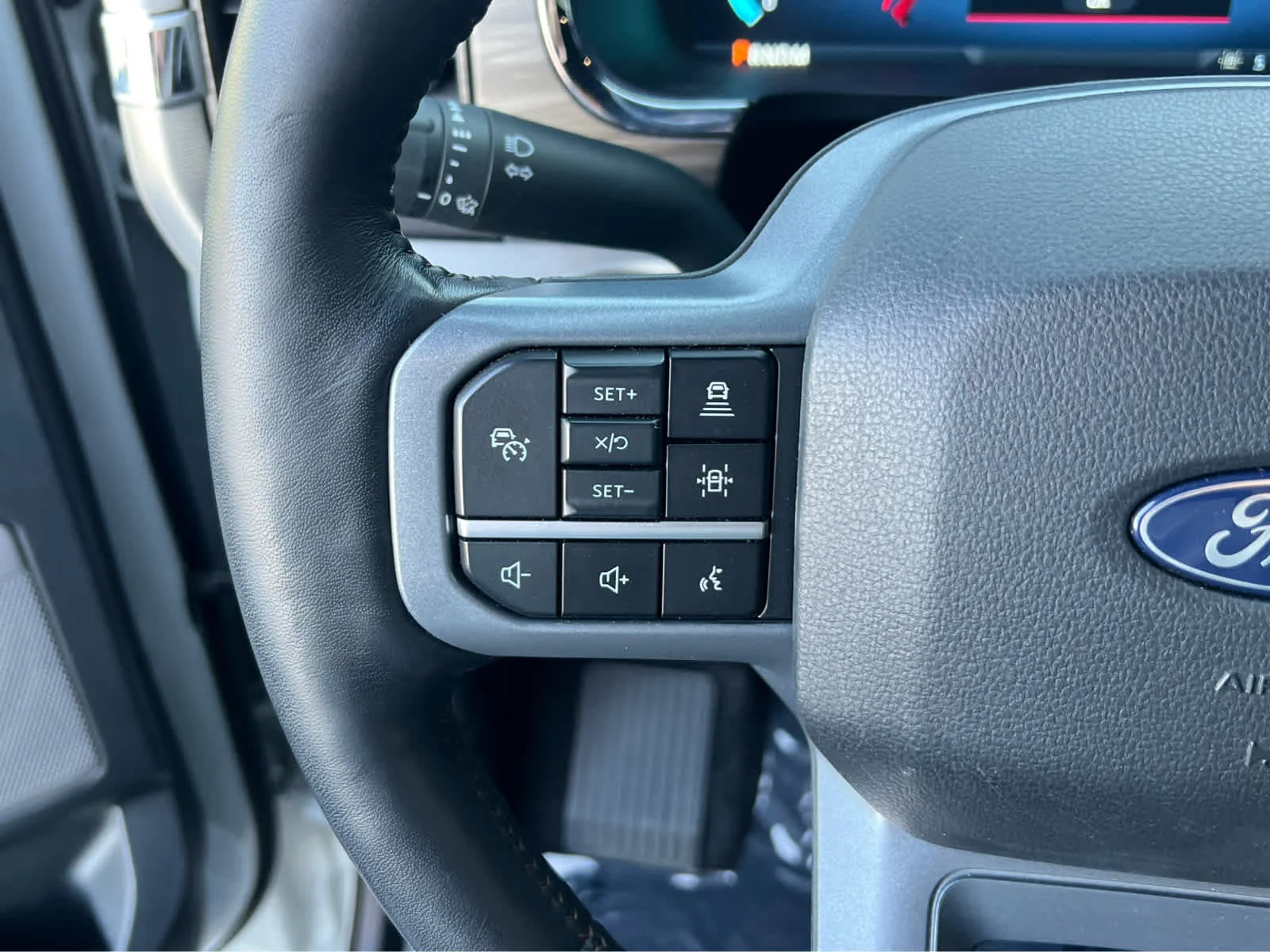 Used 2024 Avalanche Ford LARIAT image 33
