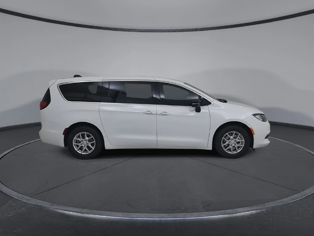 New 2027 Bright White Clear-Coat Paint Chrysler LX image 17
