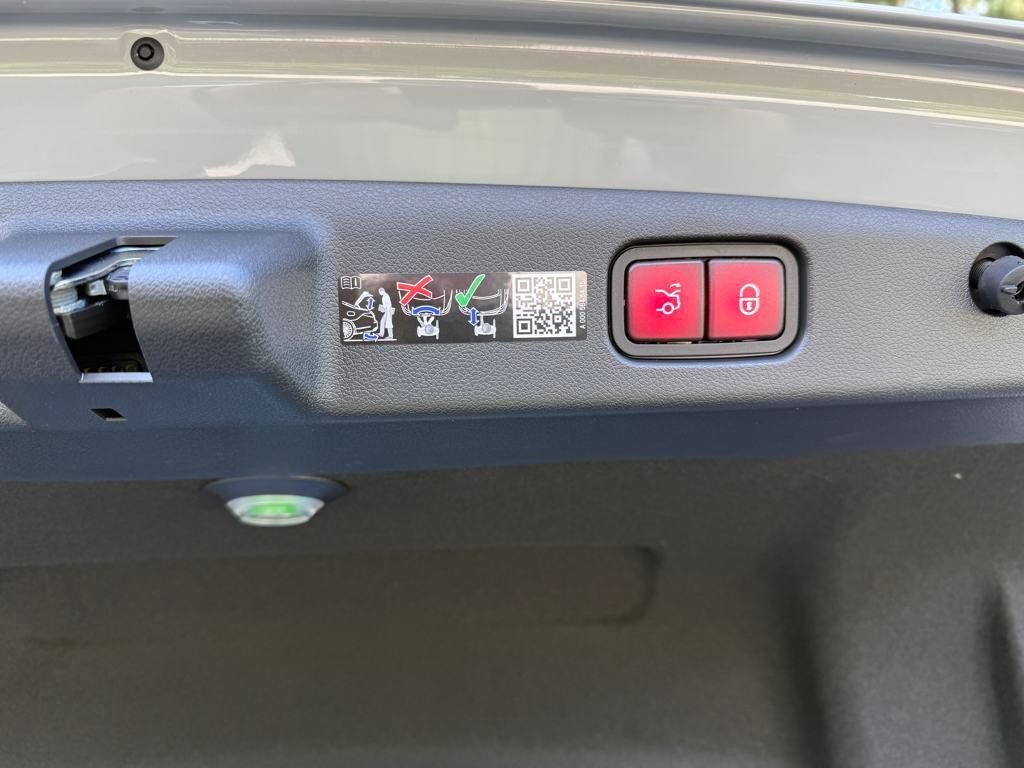 2026 Mercedes-Benz E-Class E350 - Photo 18