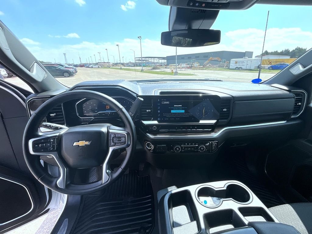 Used 2025 White Chevrolet LT image 13