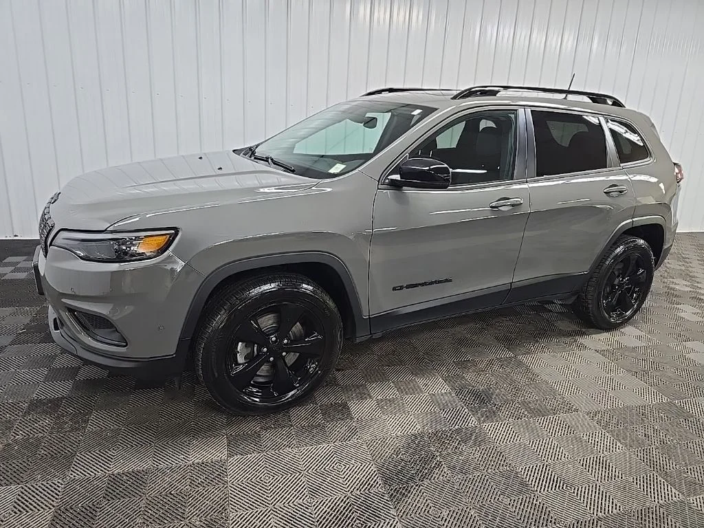Used 2023 Gray Jeep Altitude image 6