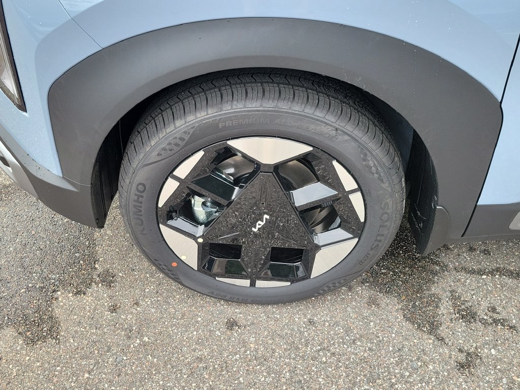 New 2027 Pale Gray Kia S image 33
