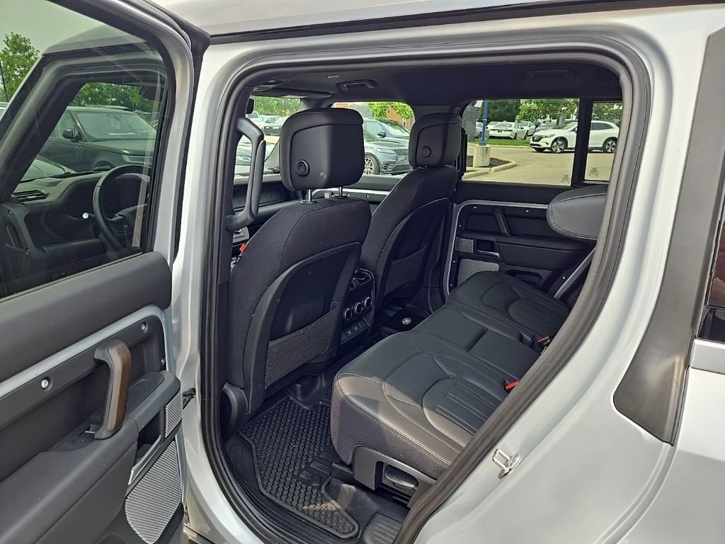 Used 2024 Hakuba Silver Metallic Land Rover X image 17