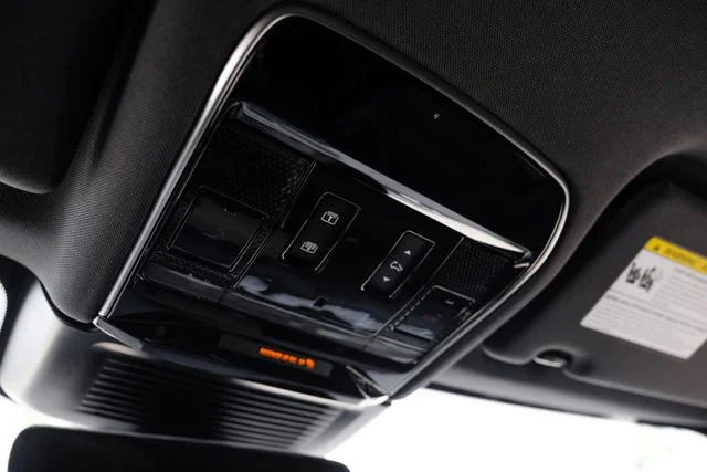 New 2026 Santorini Black Land Rover Dynamic SE image 33