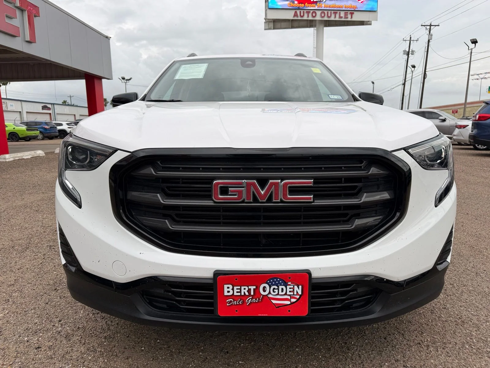 Used 2020 White GMC SLE image 2