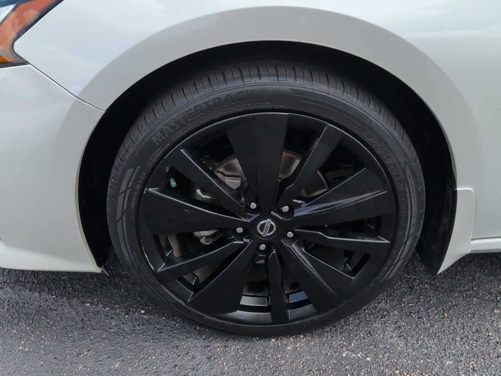 Used 2022 Pearl White TriCoat Nissan 2.5 SR image 9