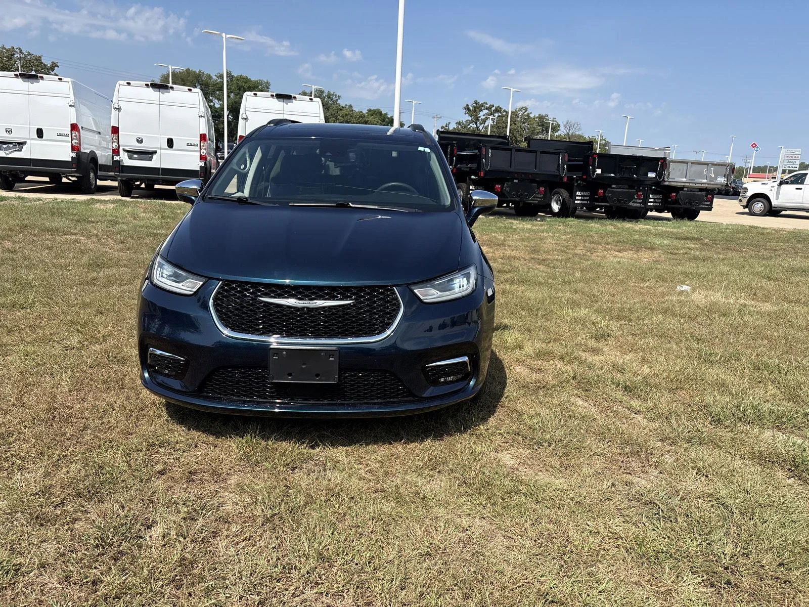 Used 2022 Fathom Blue Pearlcoat Chrysler Limited image 2