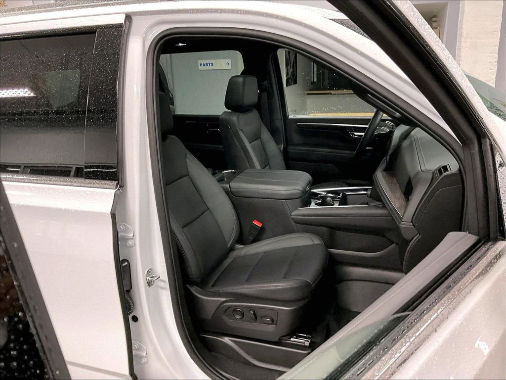 Used 2025 White Chevrolet LT image 11