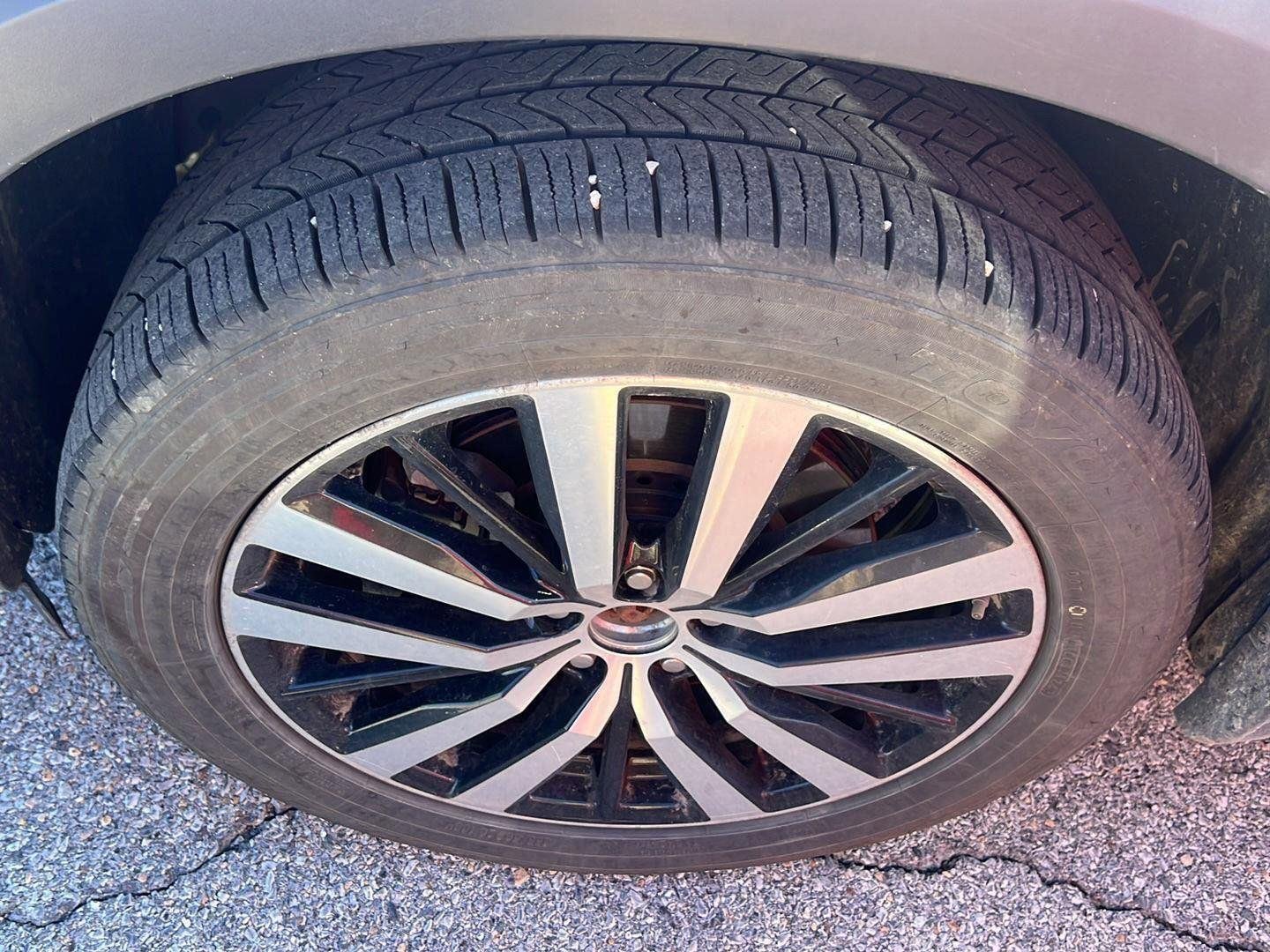 Used 2023 Pearl White Tricoat Nissan Platinum image 8