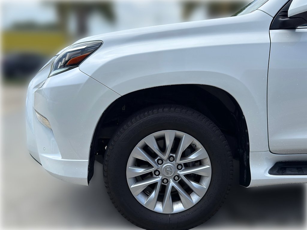 Used 2020 Starfire Pearl Lexus Base image 4