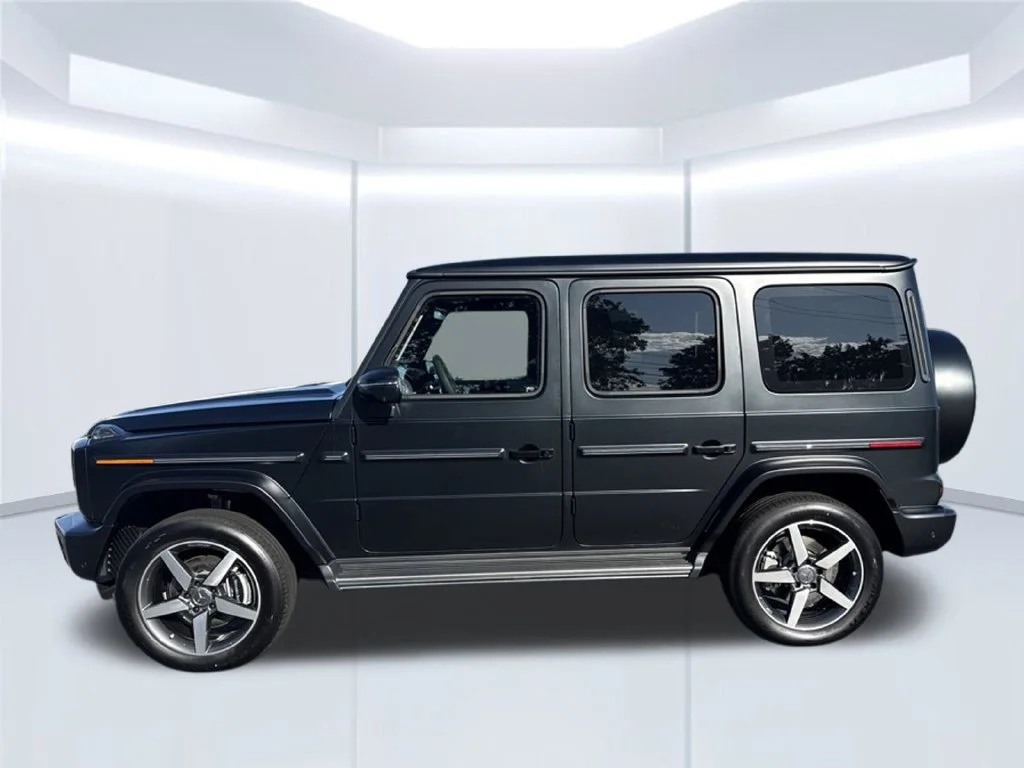 New 2027 MANUFAKTUR Night Black Magno Mercedes-Benz G 580 image 2