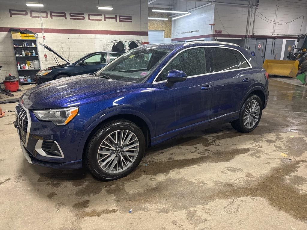 2022 Audi Q3 40 TFSI Premium quattro's photo