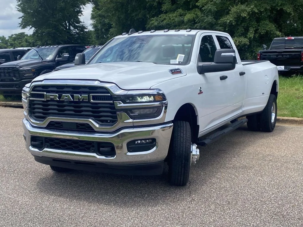 New 2026 Bright White Clear-Coat Exterior Paint RAM Tradesman image 3