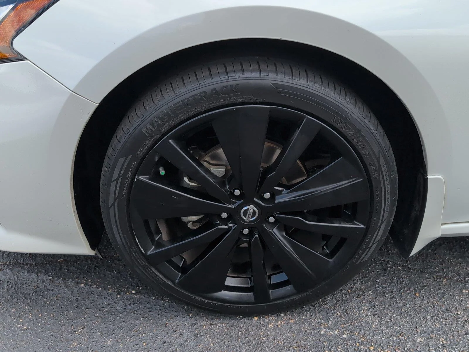 Used 2022 Pearl White TriCoat Nissan 2.5 SR image 9