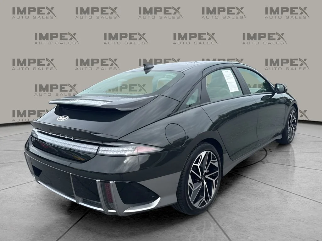 Used 2023 Green Hyundai SEL image 5