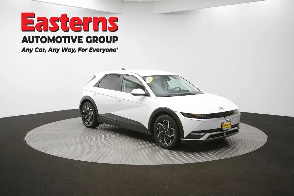 Used 2023 White Hyundai SEL image 49