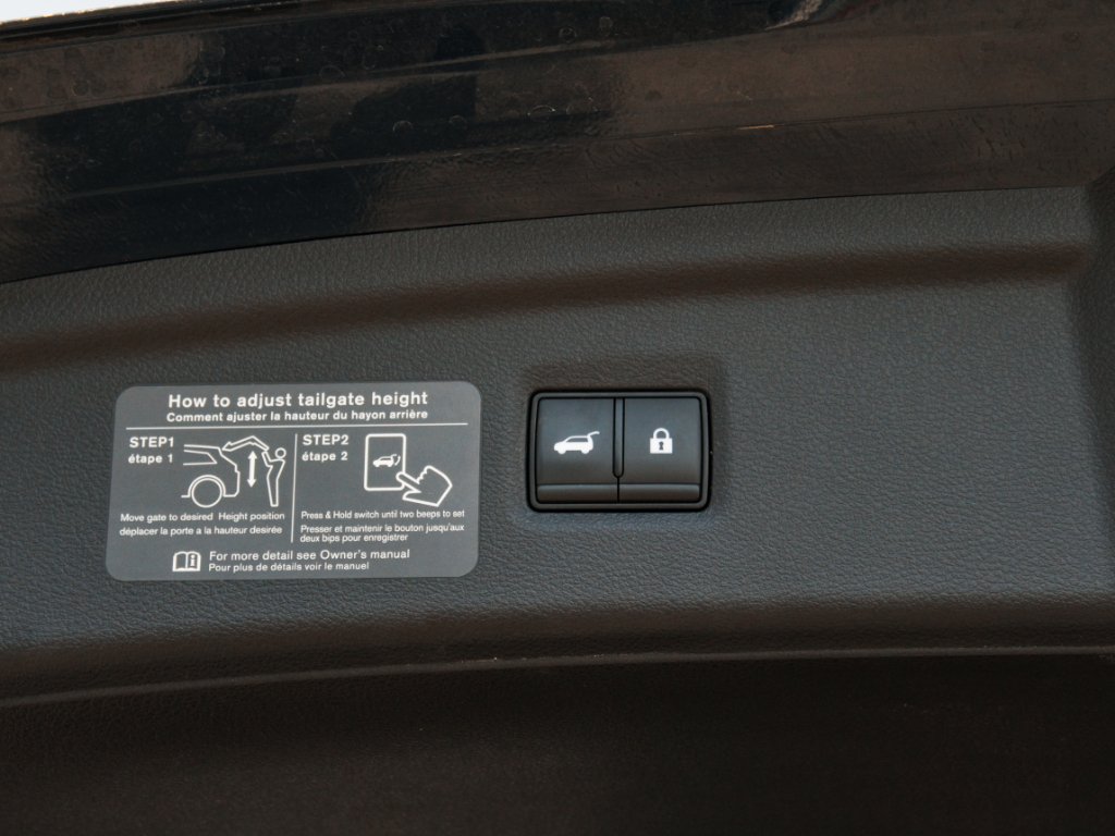 Used 2024 Hermosa Blue INFINITI LUXE image 30