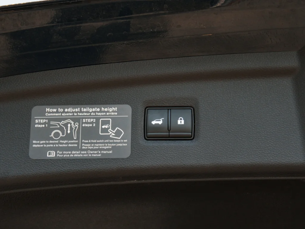 Used 2024 Hermosa Blue INFINITI LUXE image 30