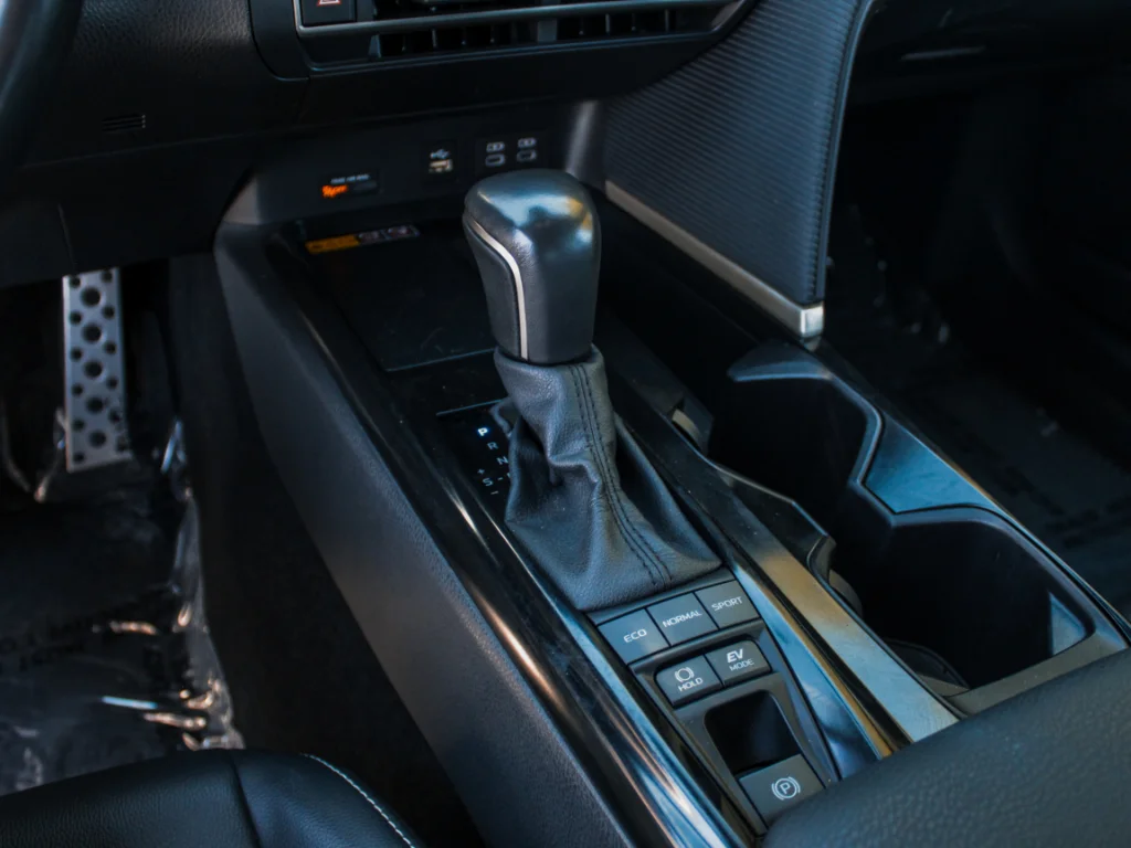 Used 2025  Toyota SE image 21