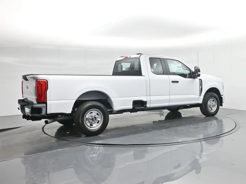 New 2026 Oxford White Ford XL image 29