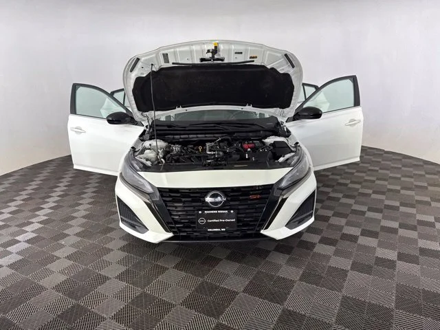Used 2024 White Nissan 2.5 SR image 14