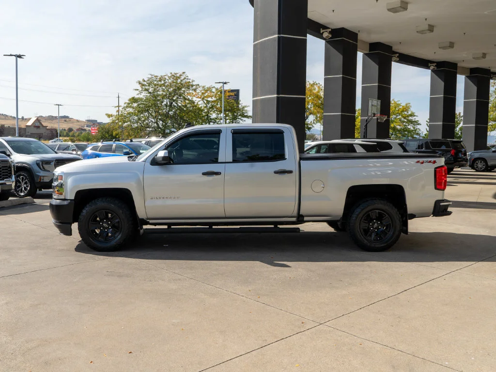 Used 2018 Silver Chevrolet LT image 4