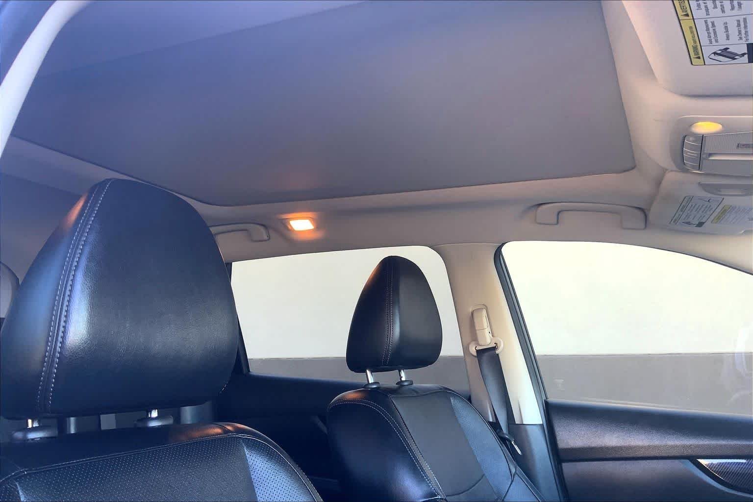 Used 2018 Gun Metallic Nissan SL image 14