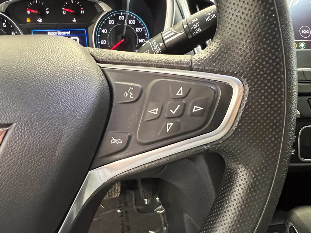 Used 2022 White Chevrolet LT image 21