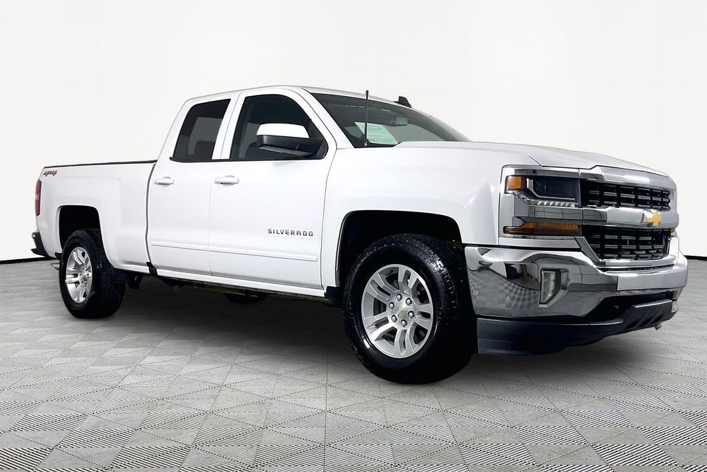 Used 2019 White Chevrolet LT image 3