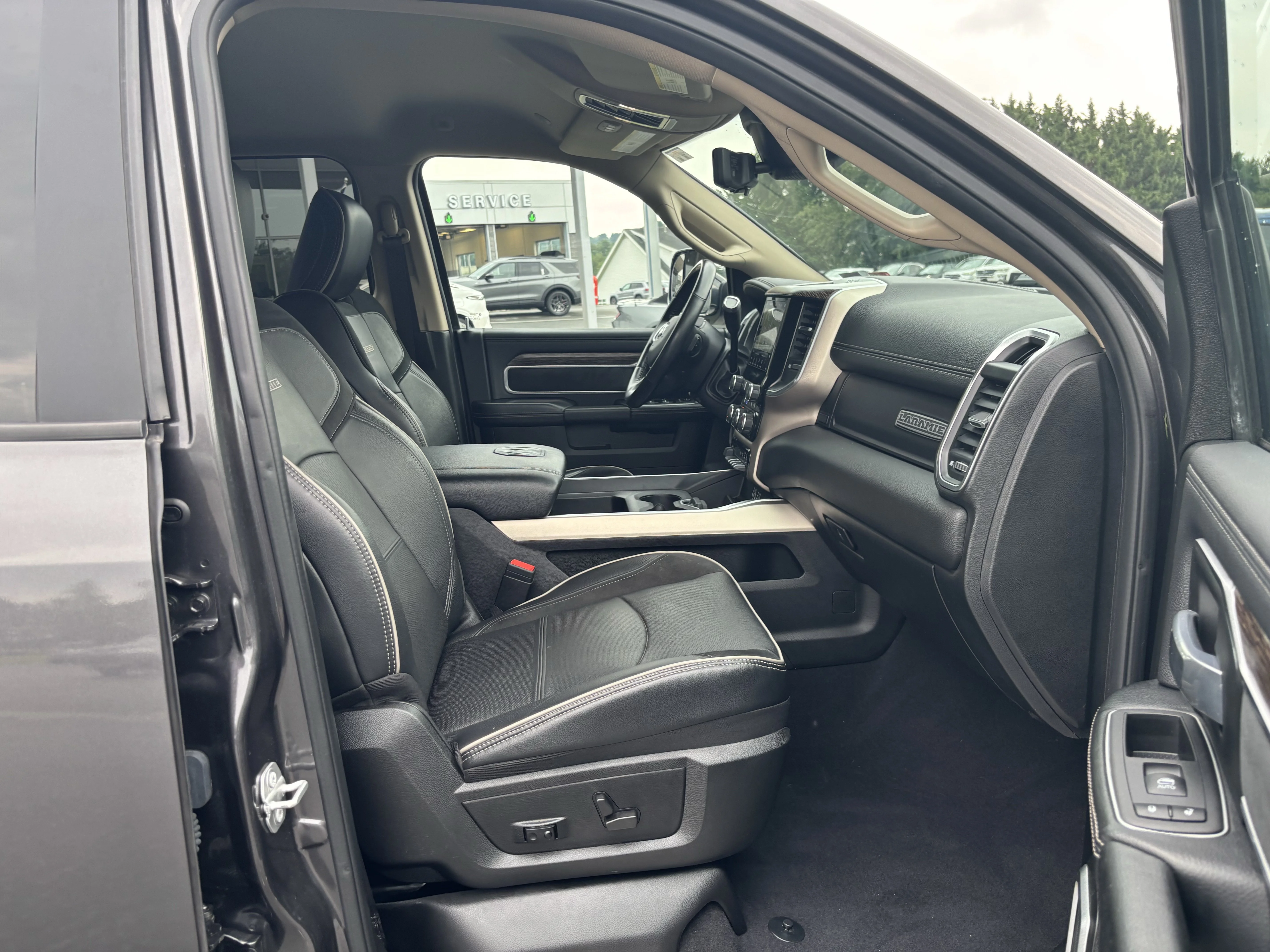 Used 2021 Granite Crystal Clearcoat Metallic Ram Laramie image 38