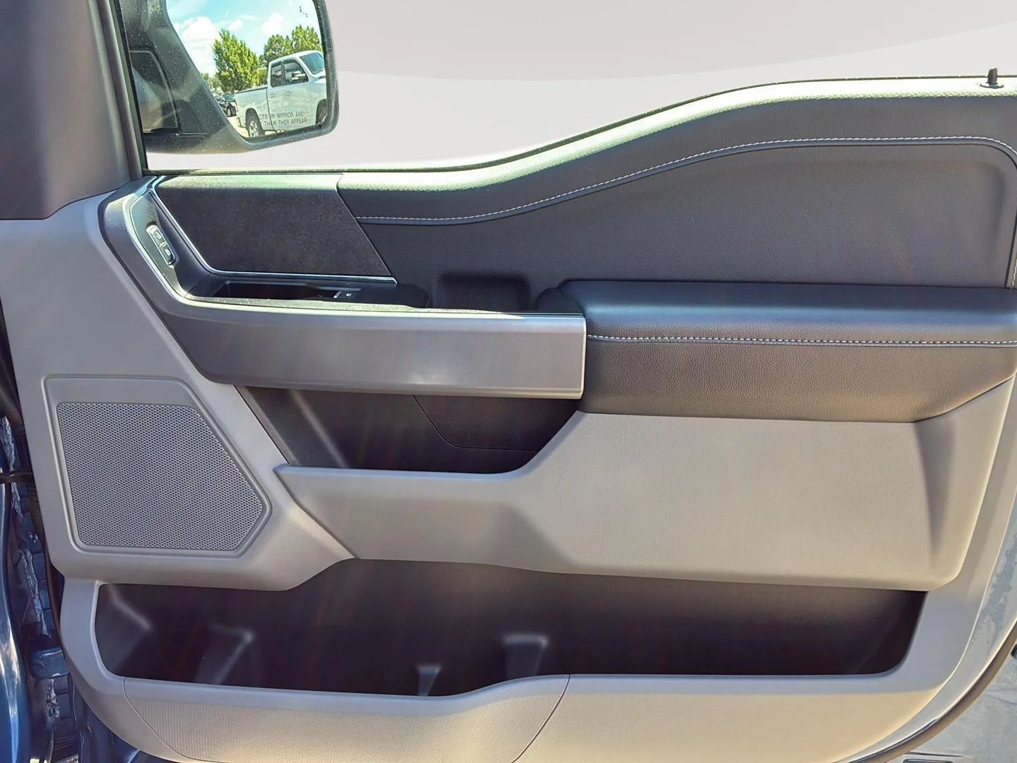 Used 2025 Atlas Blue Ford XLT image 10