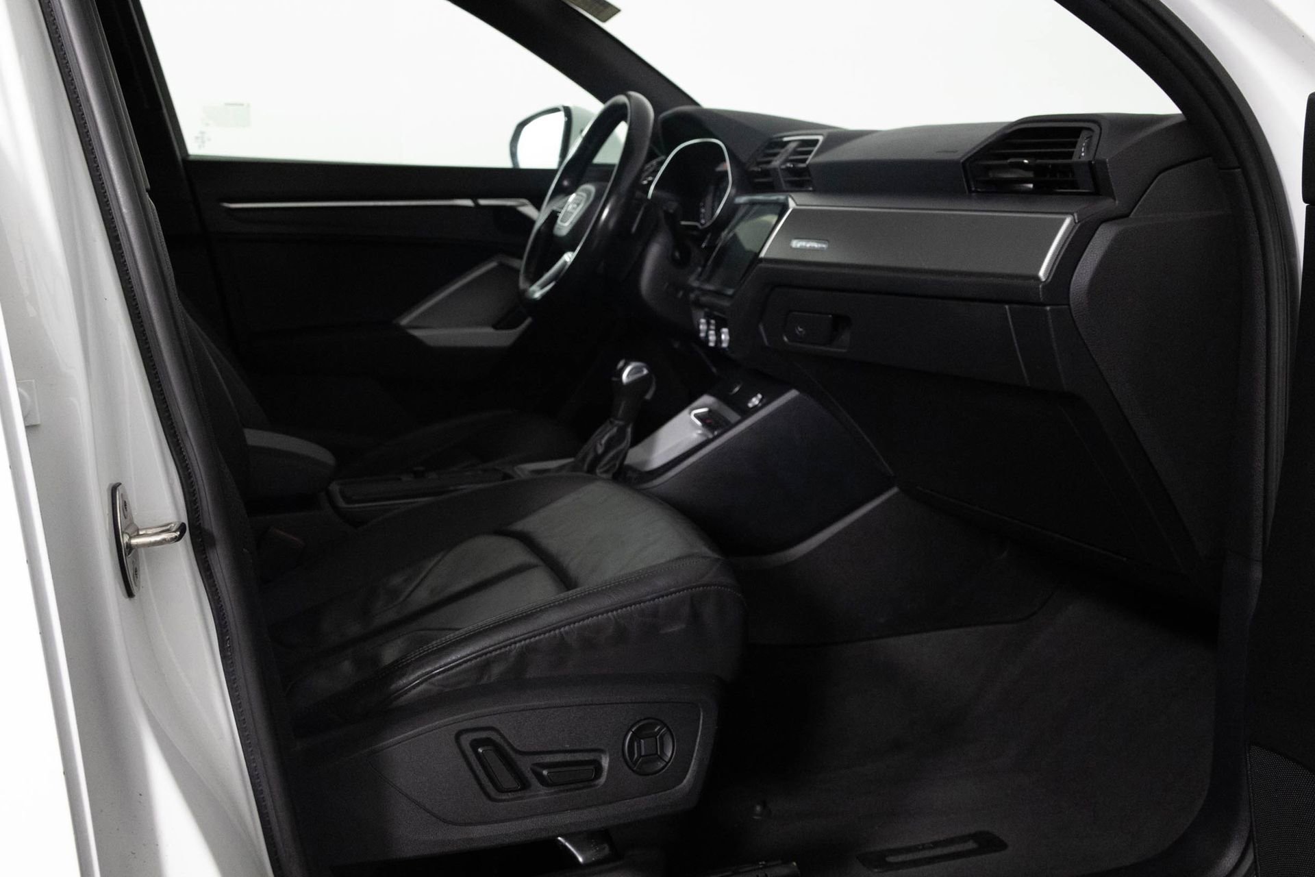 2023 AUDI Q3 - Image 33