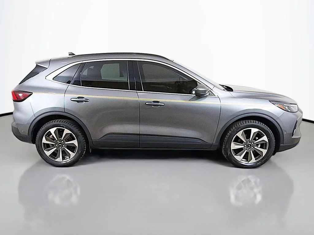 Used 2023 Carbonized Gray Metallic Ford Platinum image 18