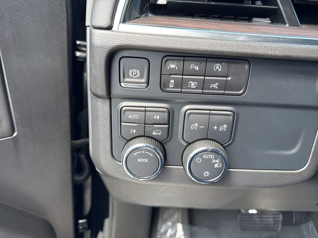 Used 2025 Black Chevrolet LT image 33