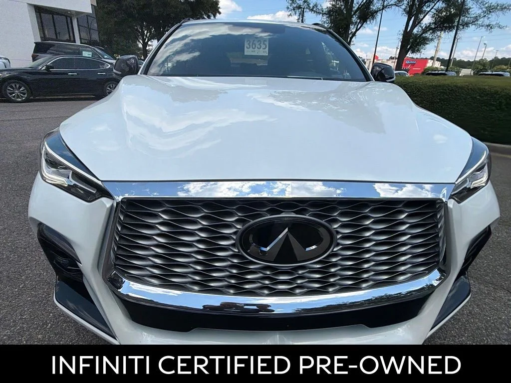 Certified Used 2025 Radiant White INFINITI LUXE image 8