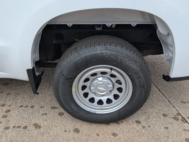 New 2026 Summit White Chevrolet WT image 3