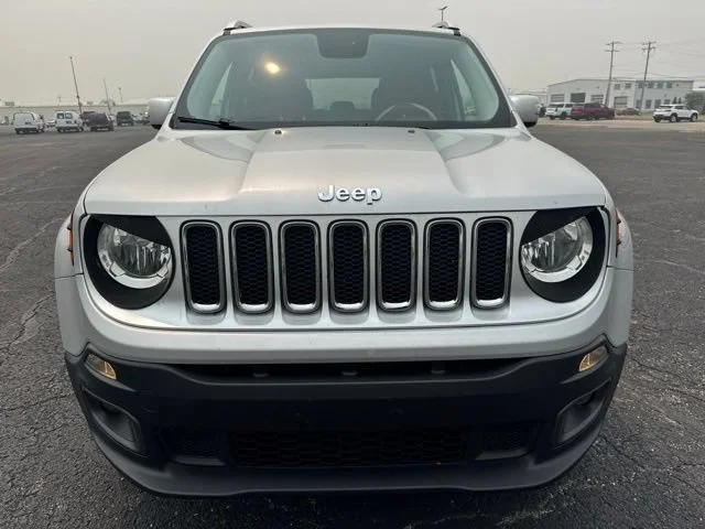 Used 2017  Jeep Limited image 2