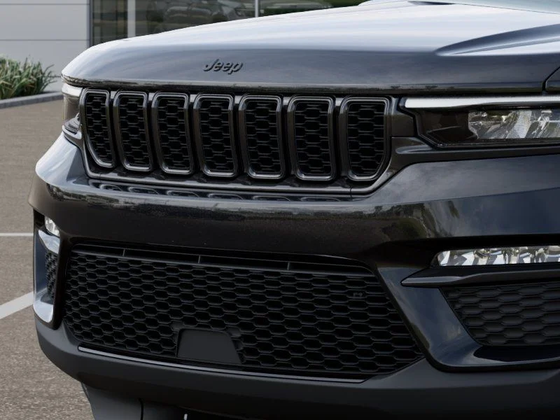 New 2025 Diamond Black Crystal Pearl-Coat Exterior Paint Jeep Limited image 12