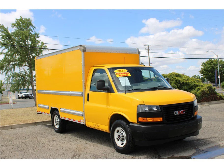 Used 2021 Special Exterior Color GMC Cutaway Van 2D image 3