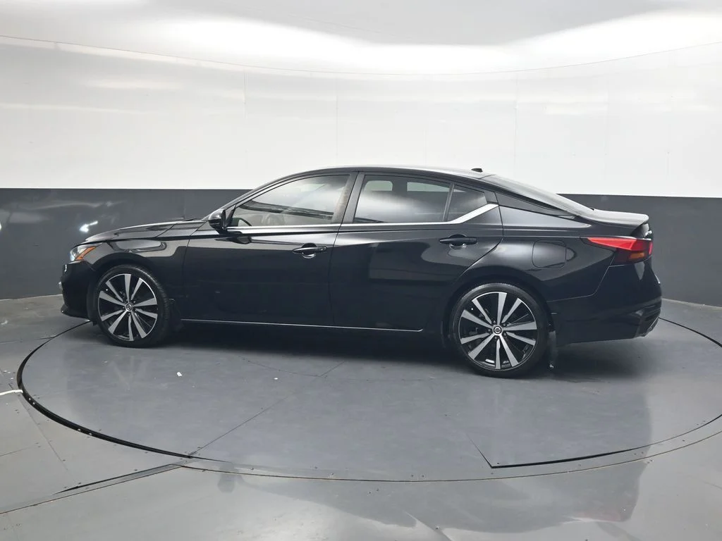 Used 2021 Black Nissan 2.5 SR image 11